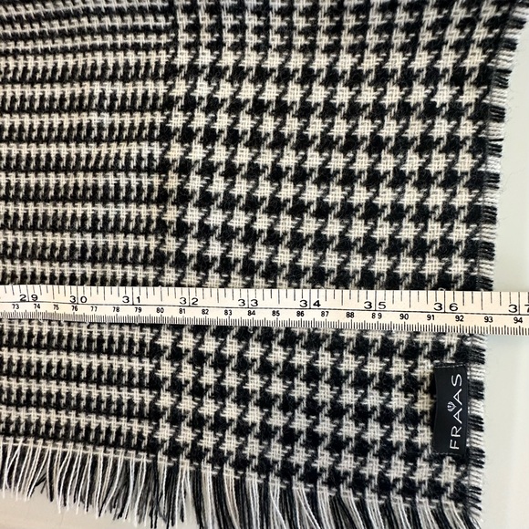 FRAAS | Black & White / Grey Reversible Blanket Wrap / Scarf - Picture 15 of 16